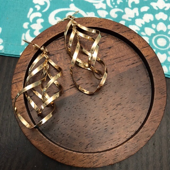 NEW!💙💎GOLDEN DROP EARRINGS!💎💙BEAUTIFUL SPIRAL! - Picture 2 of 16